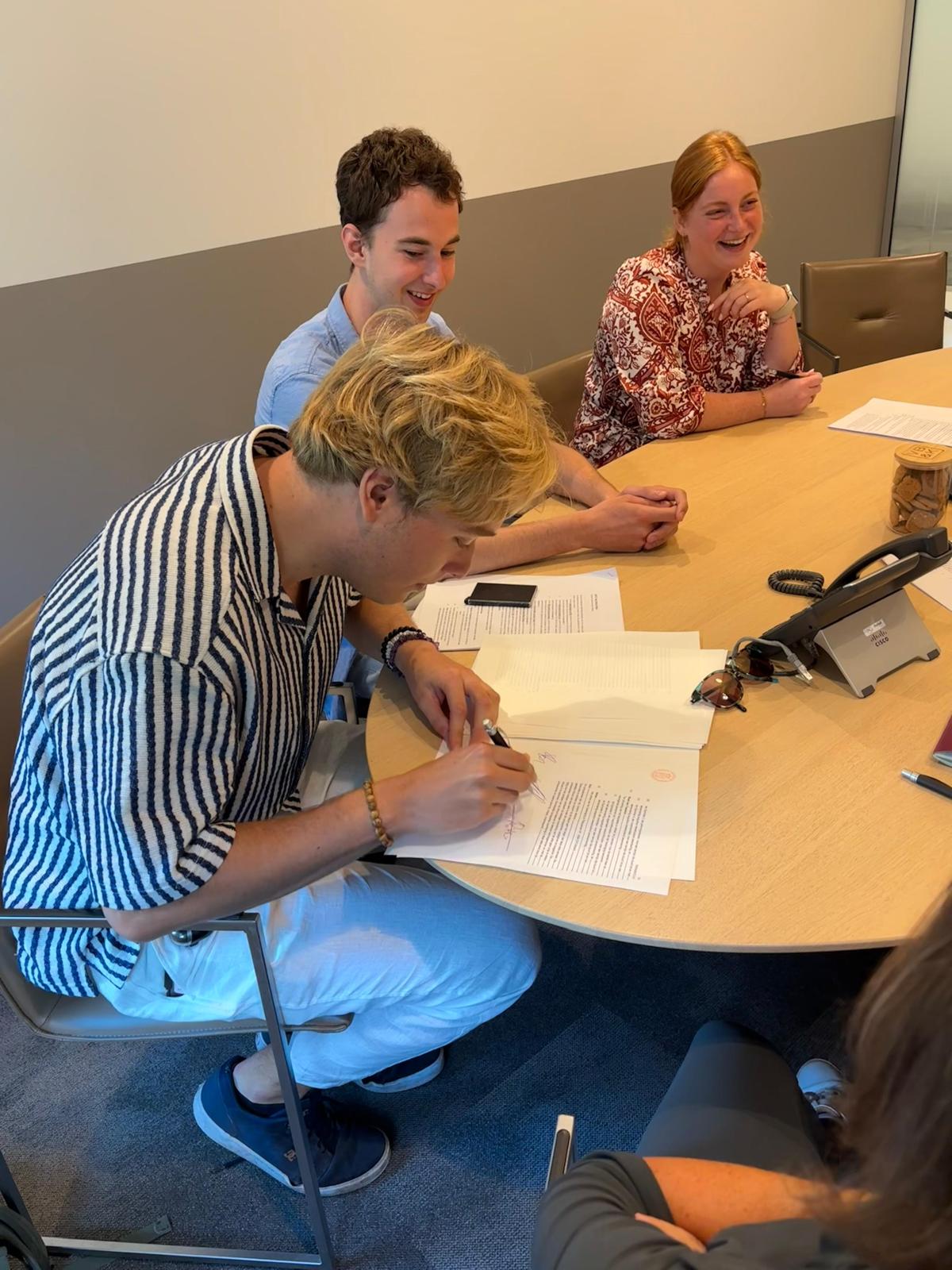 Ondertekenen van statuten